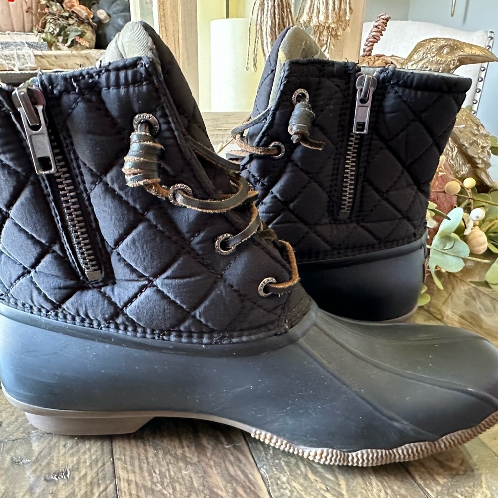 Sperry Women's  Saltwater Quilted Duck  Boot Black #STS94063 Size 9.5 READ ALL - Picture 2 of 7